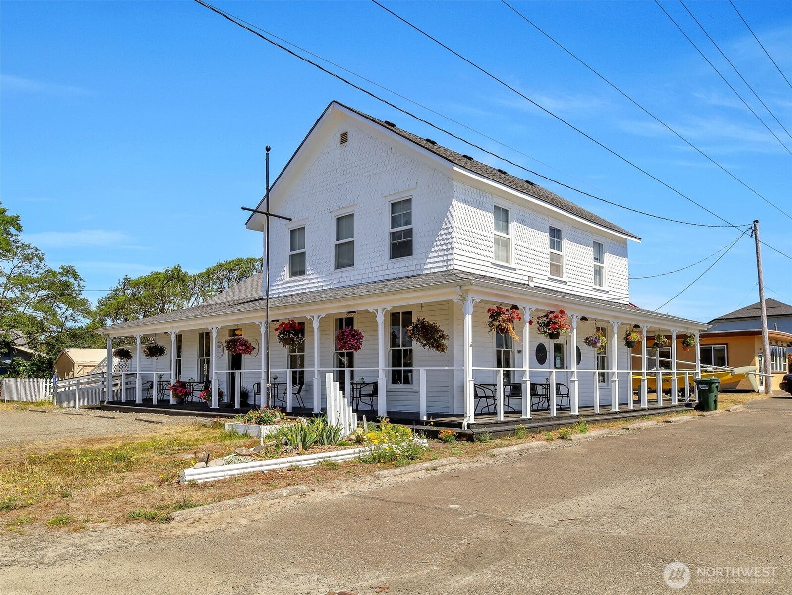 1401 Bay Avenue — photo