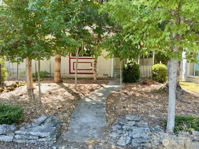 685 Morse Street — photo