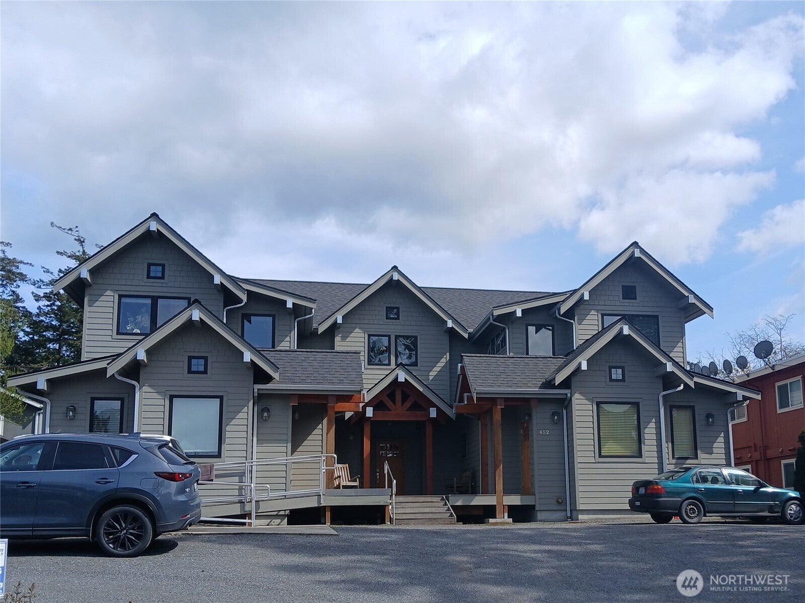 452 Pine Street — photo