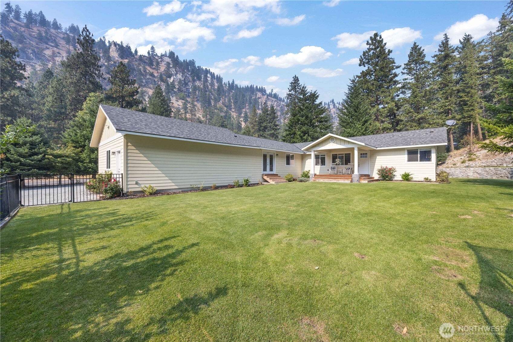 4621 Navarre Coulee Road — photo