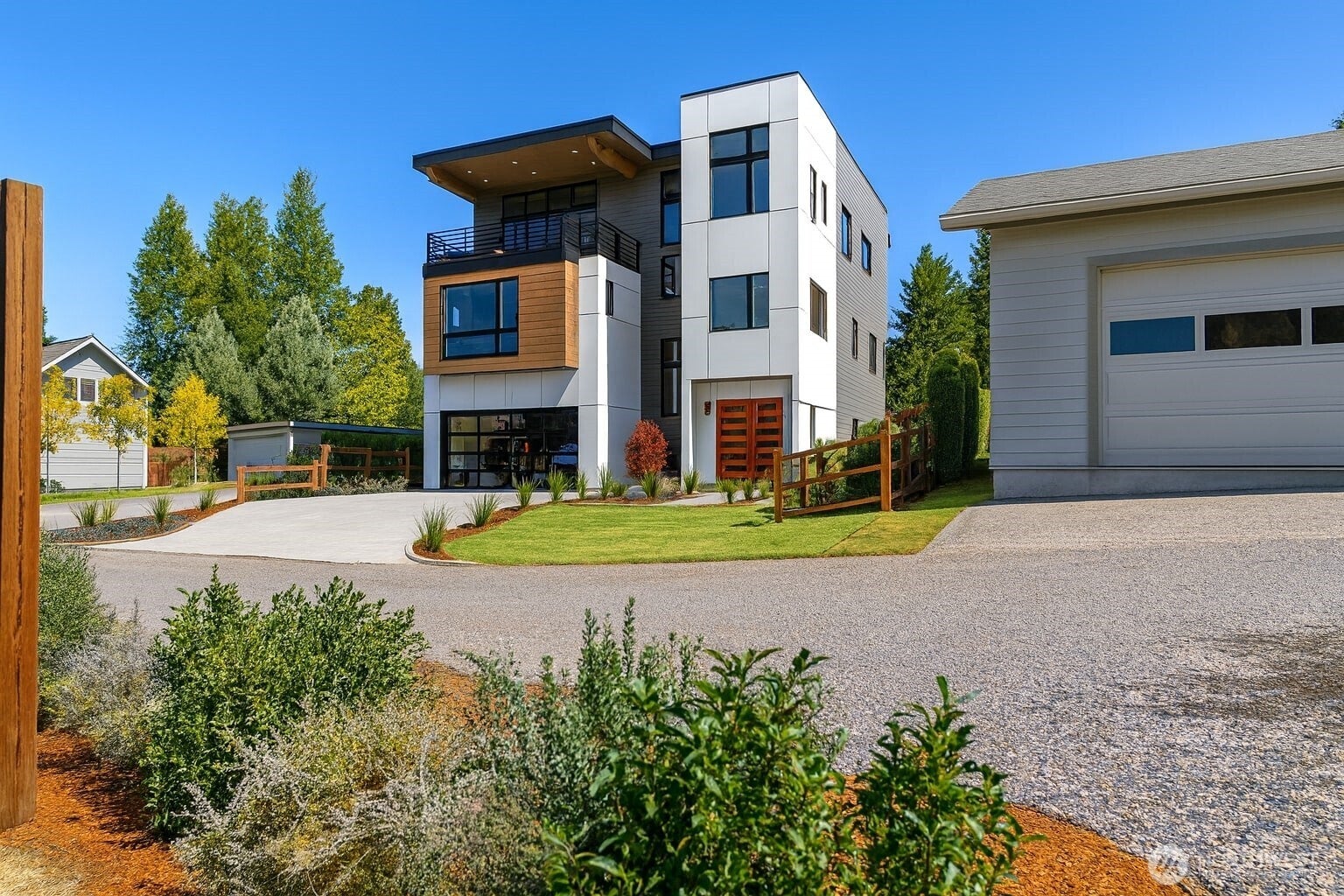 711 Poplar Drive — photo