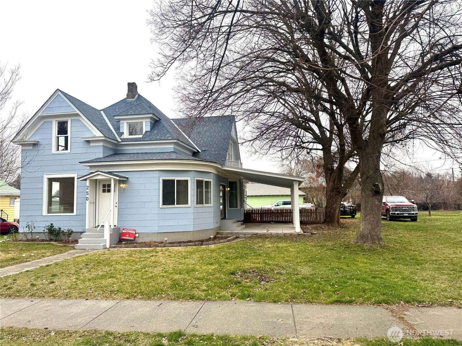 250 W Sixth Street — photo