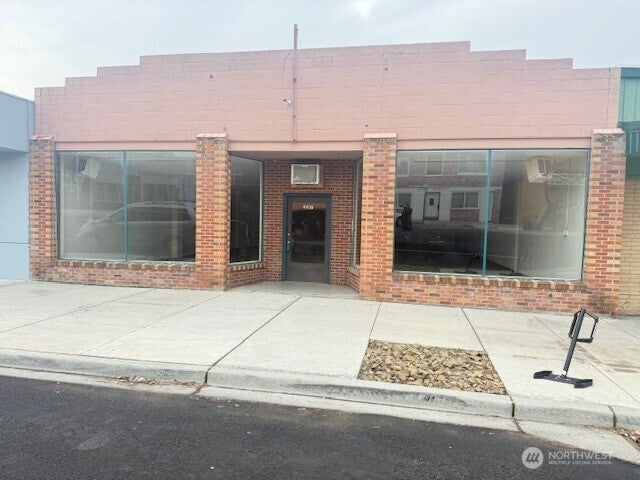 327 E Main Street — photo