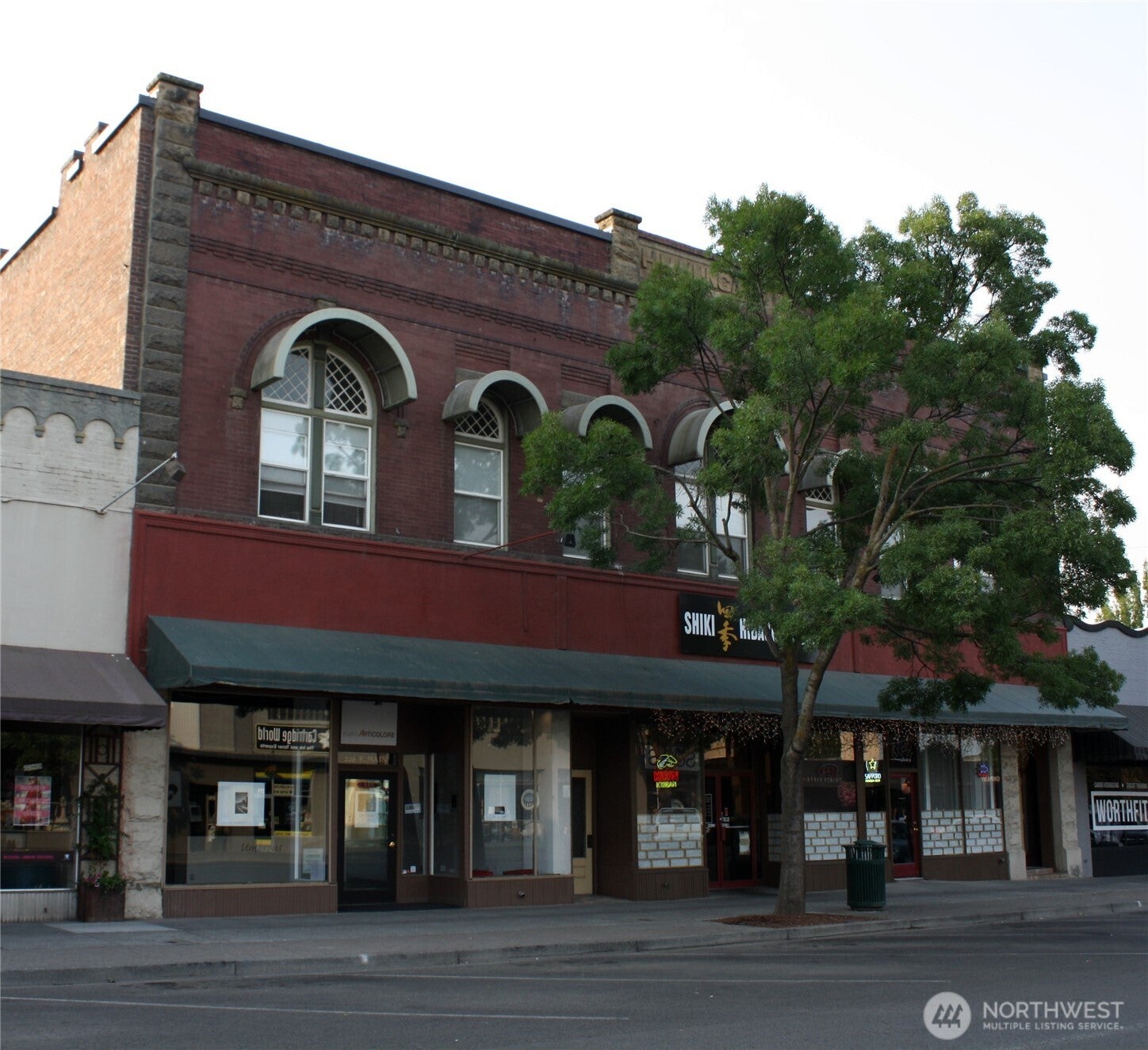216 E Main — photo