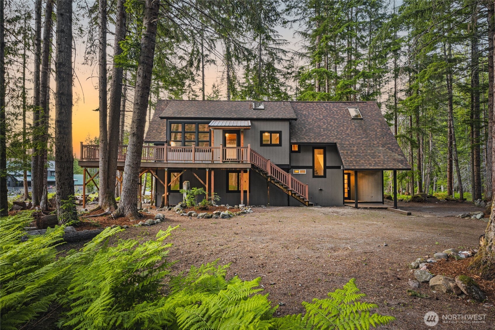 17118 Riverview Way E — photo