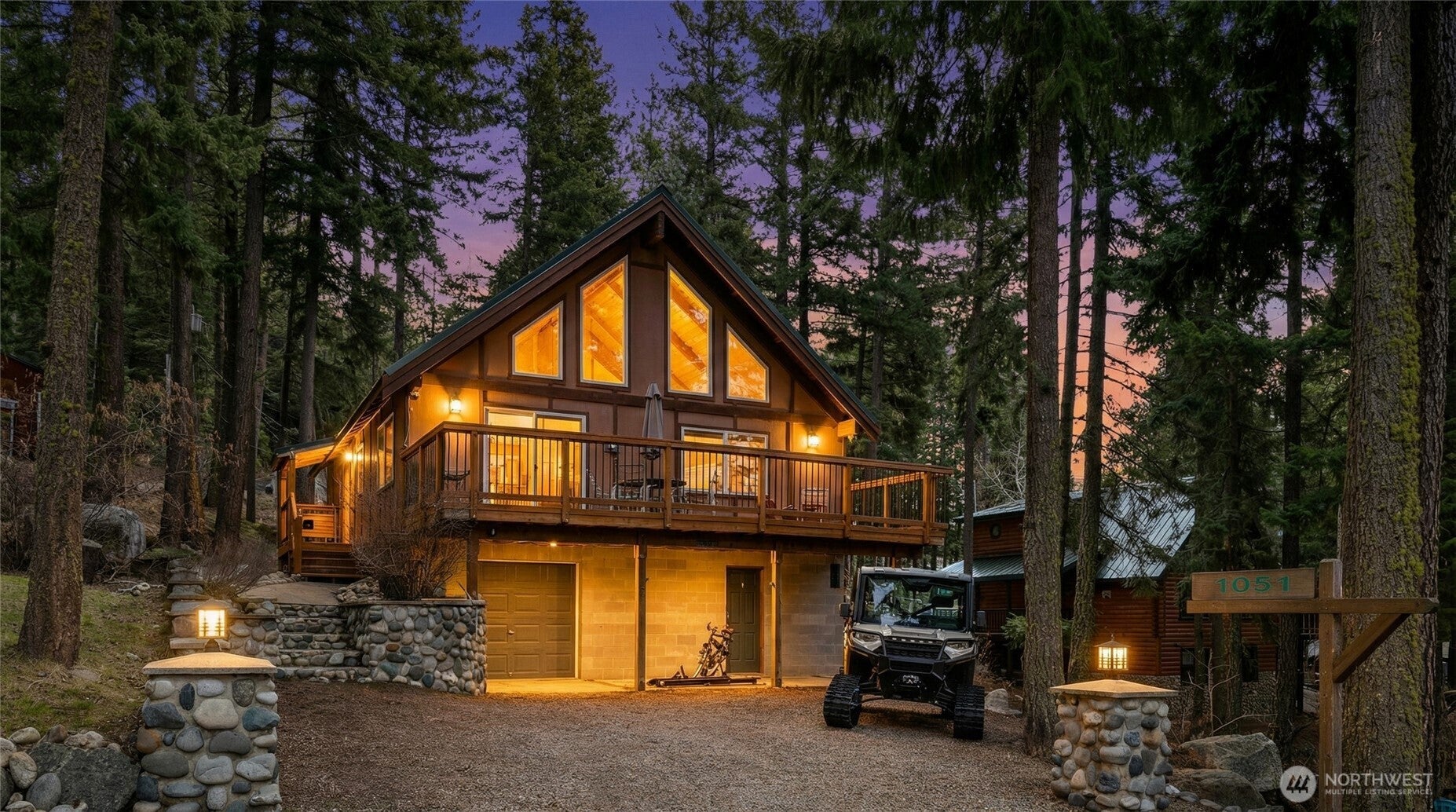 1051 Highland Loop — photo