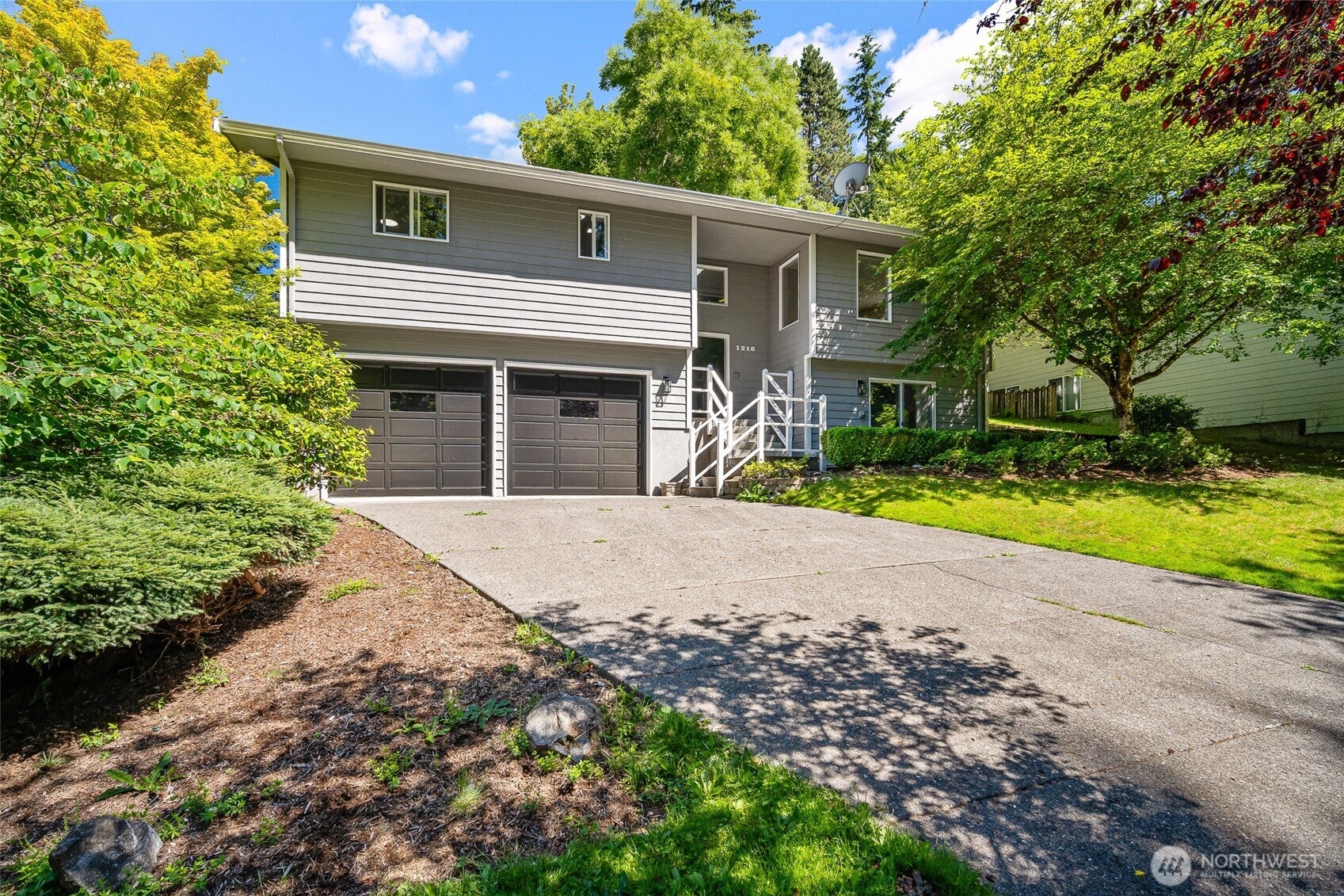 1216 E Clearbrook Drive — photo