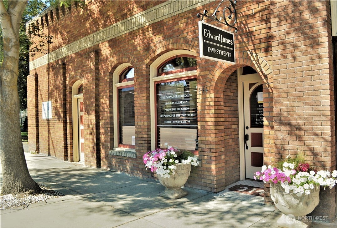 214 Pine Street — photo