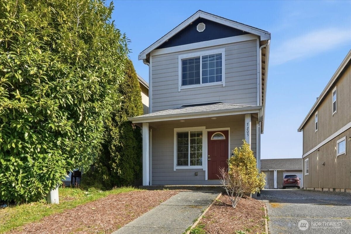 7205 E G Street — photo