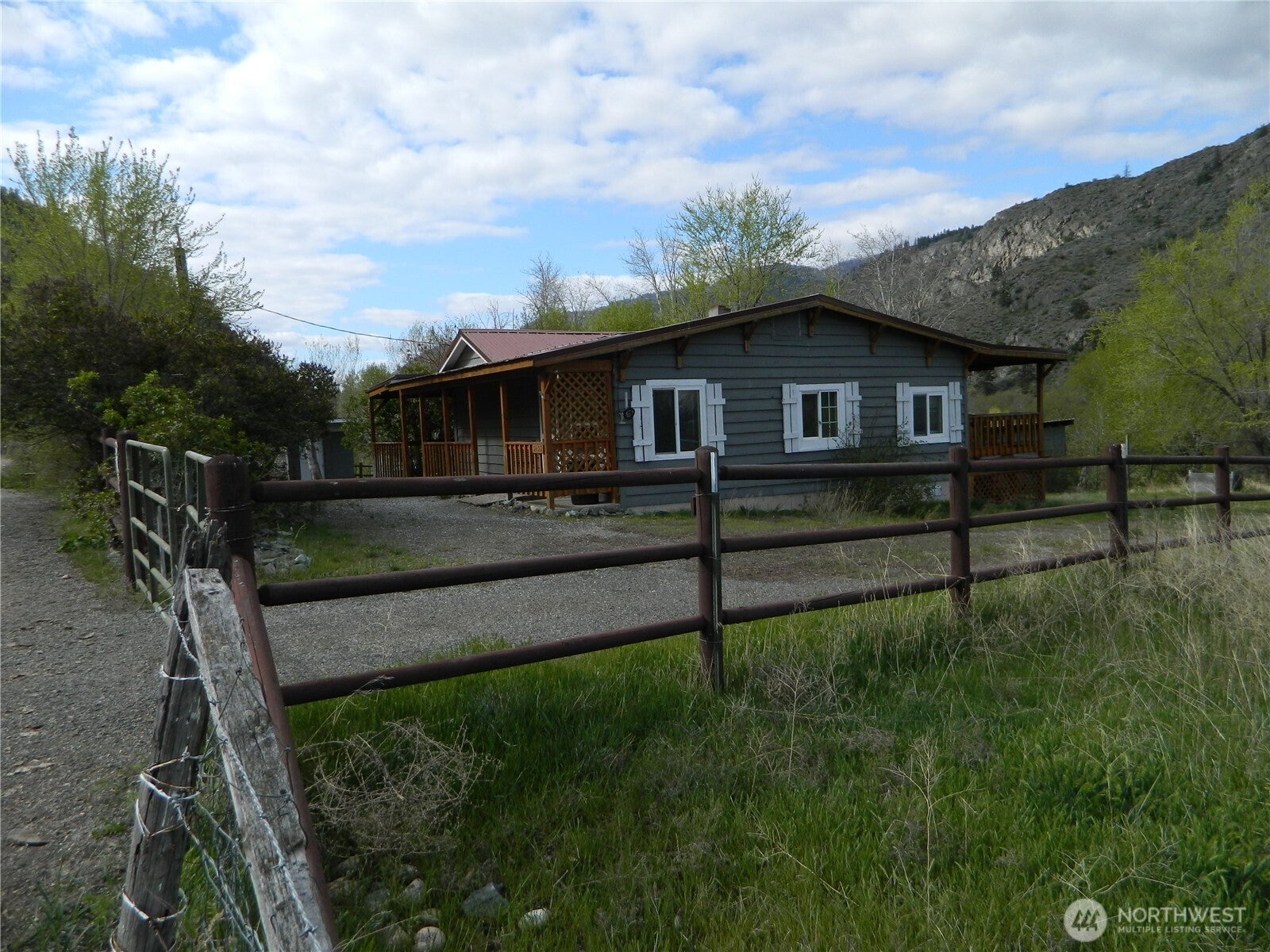 2127 Sinlahekin Road — photo