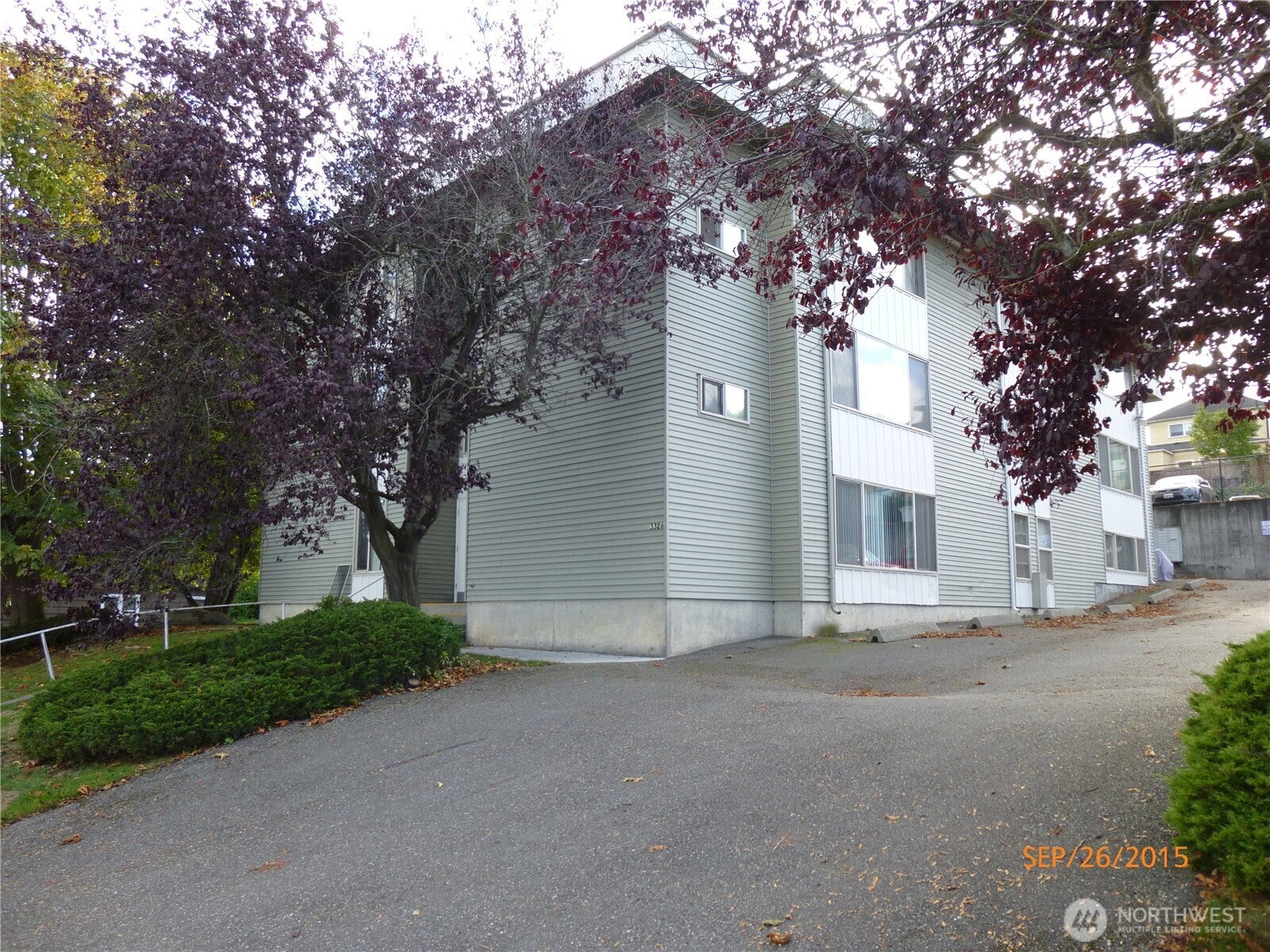 3326 Lombard Avenue 25 — photo