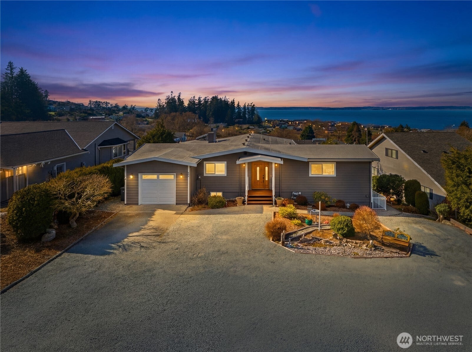 704 Flintstone Drive — photo
