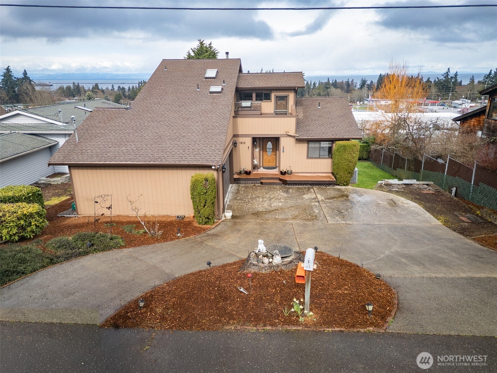 1813 E 3rd Street — photo