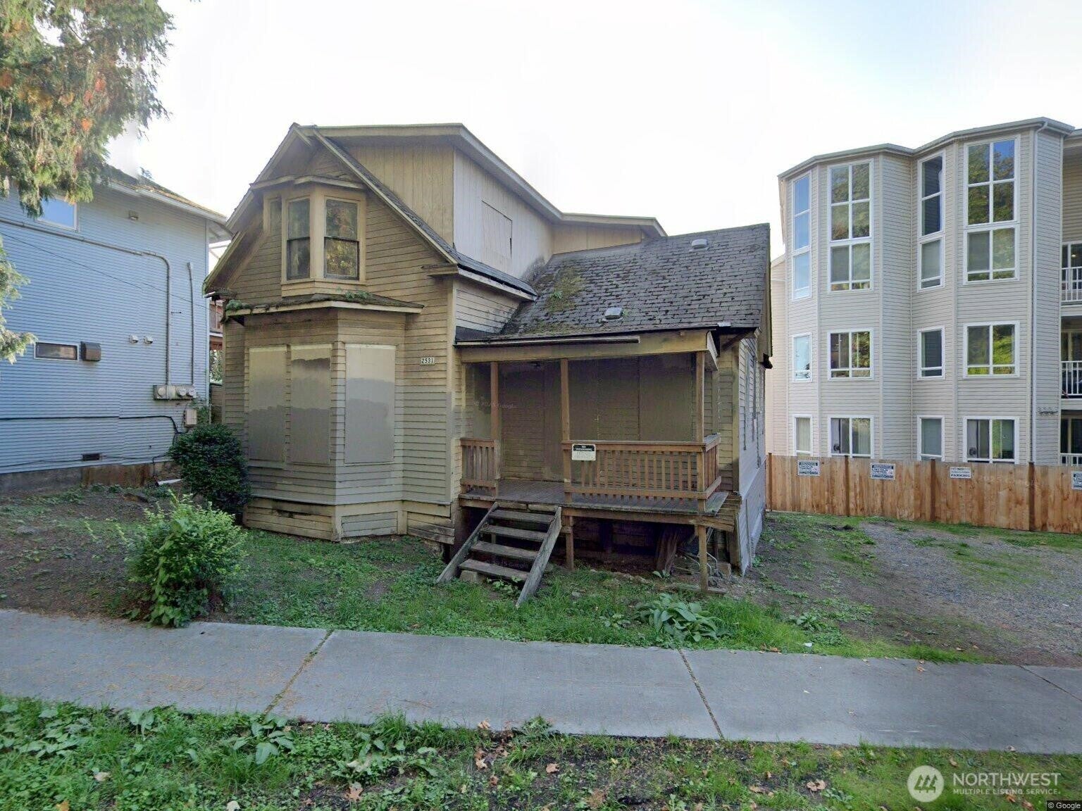 2531 Gilman Drive W — photo