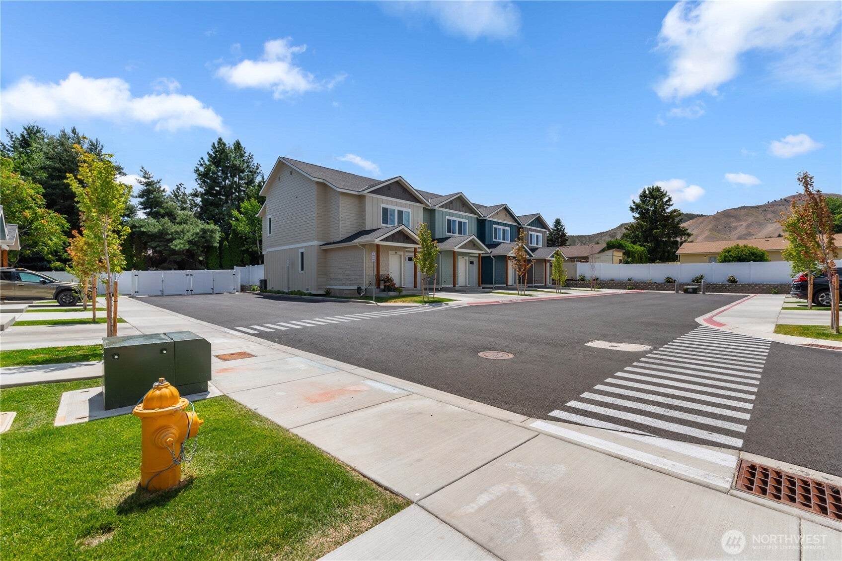 1030 Finch Lane E2 — photo