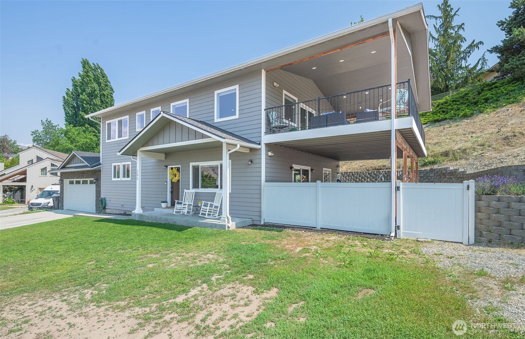 205 Skyline Drive — photo