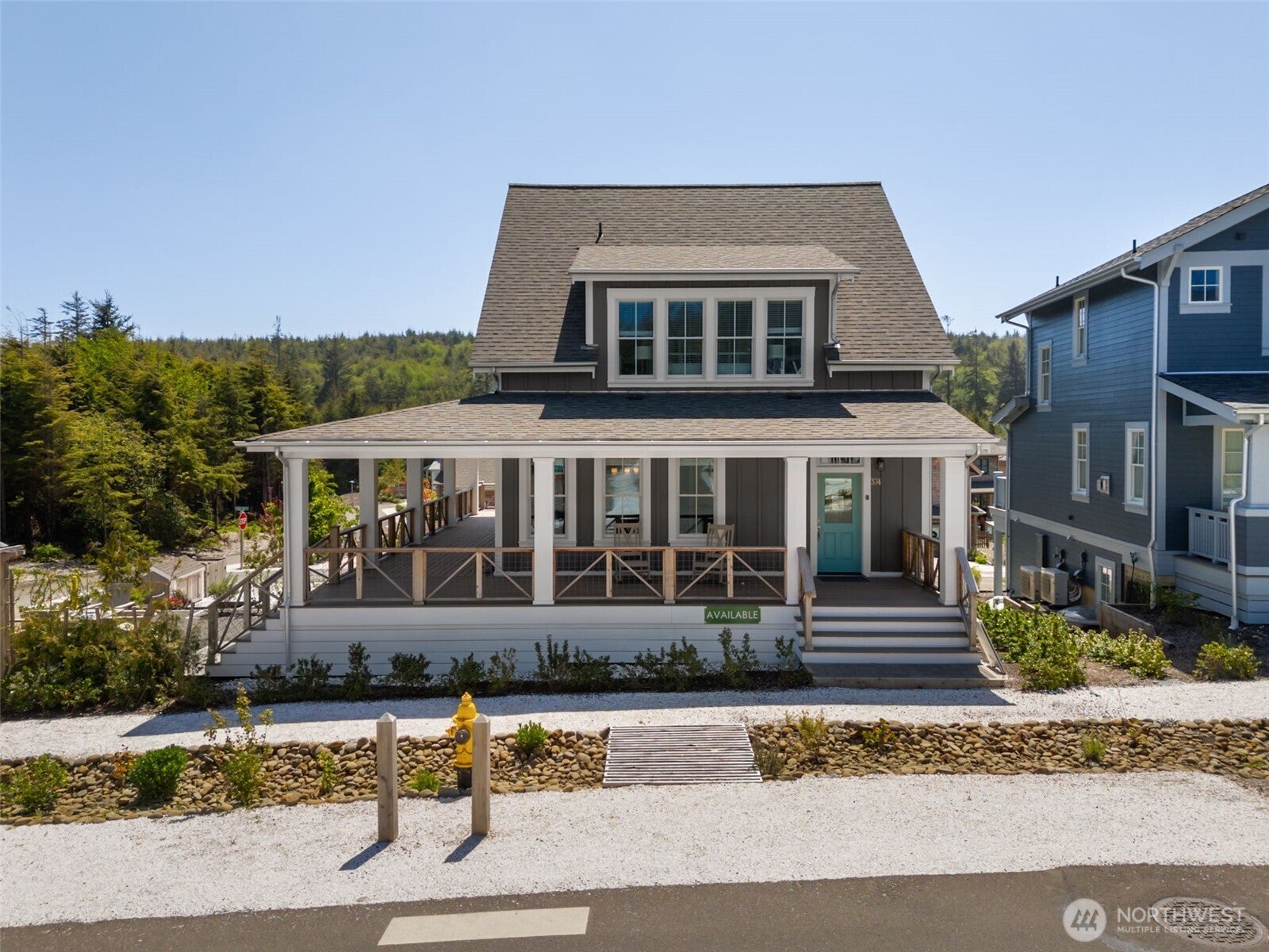 374 Compass Street — photo
