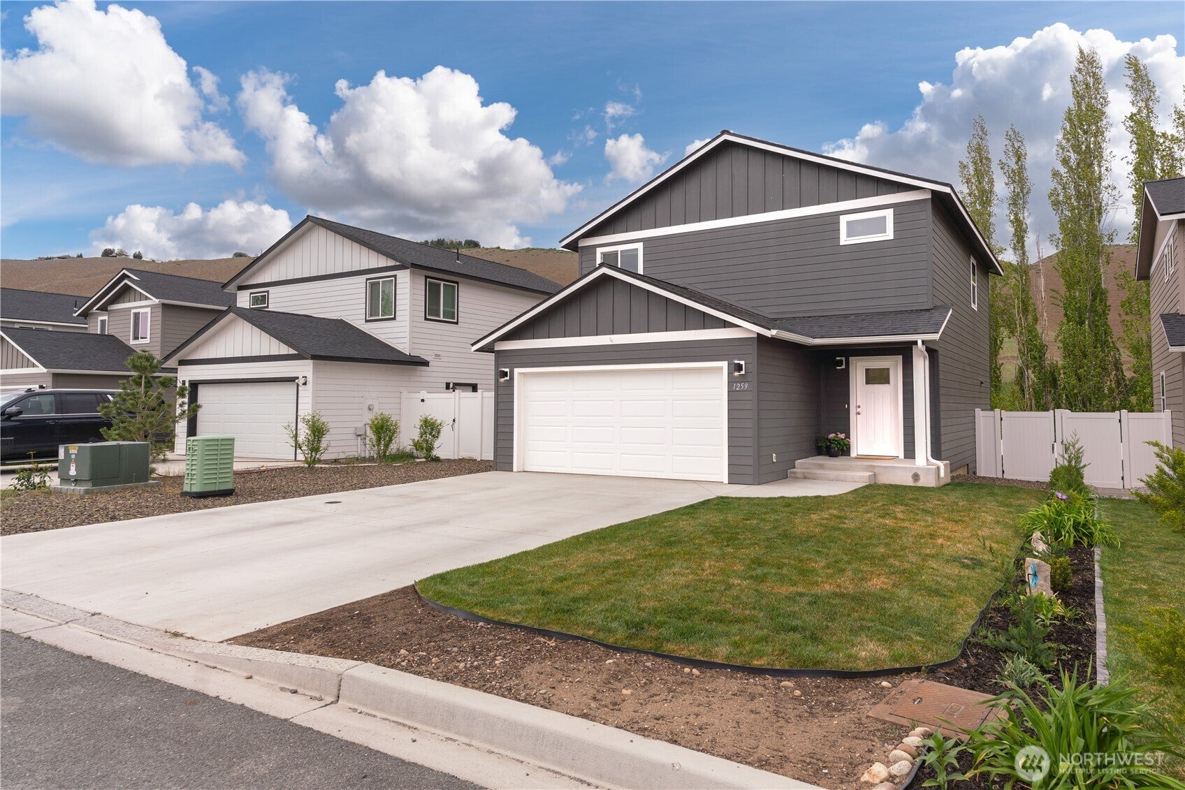 1259 Theo Way — photo