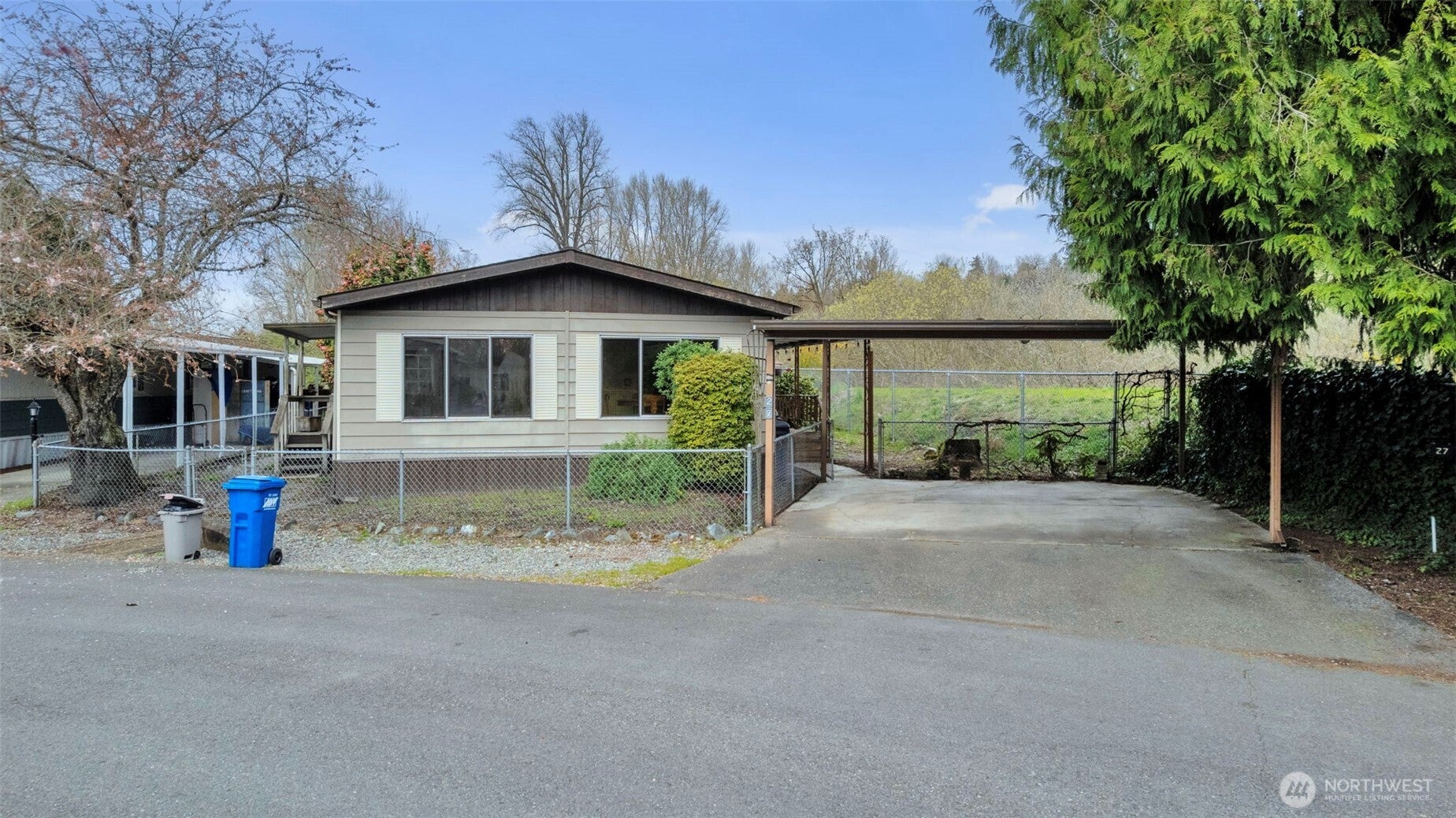 1510 Maple Lane 27 — photo