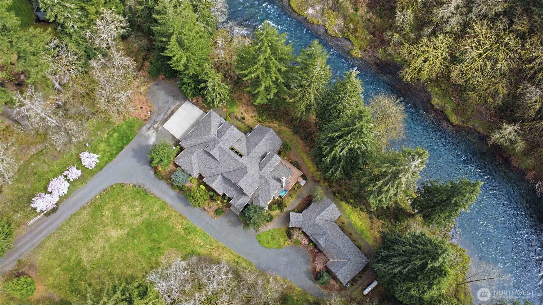 125 Royal Coachman Lane — photo