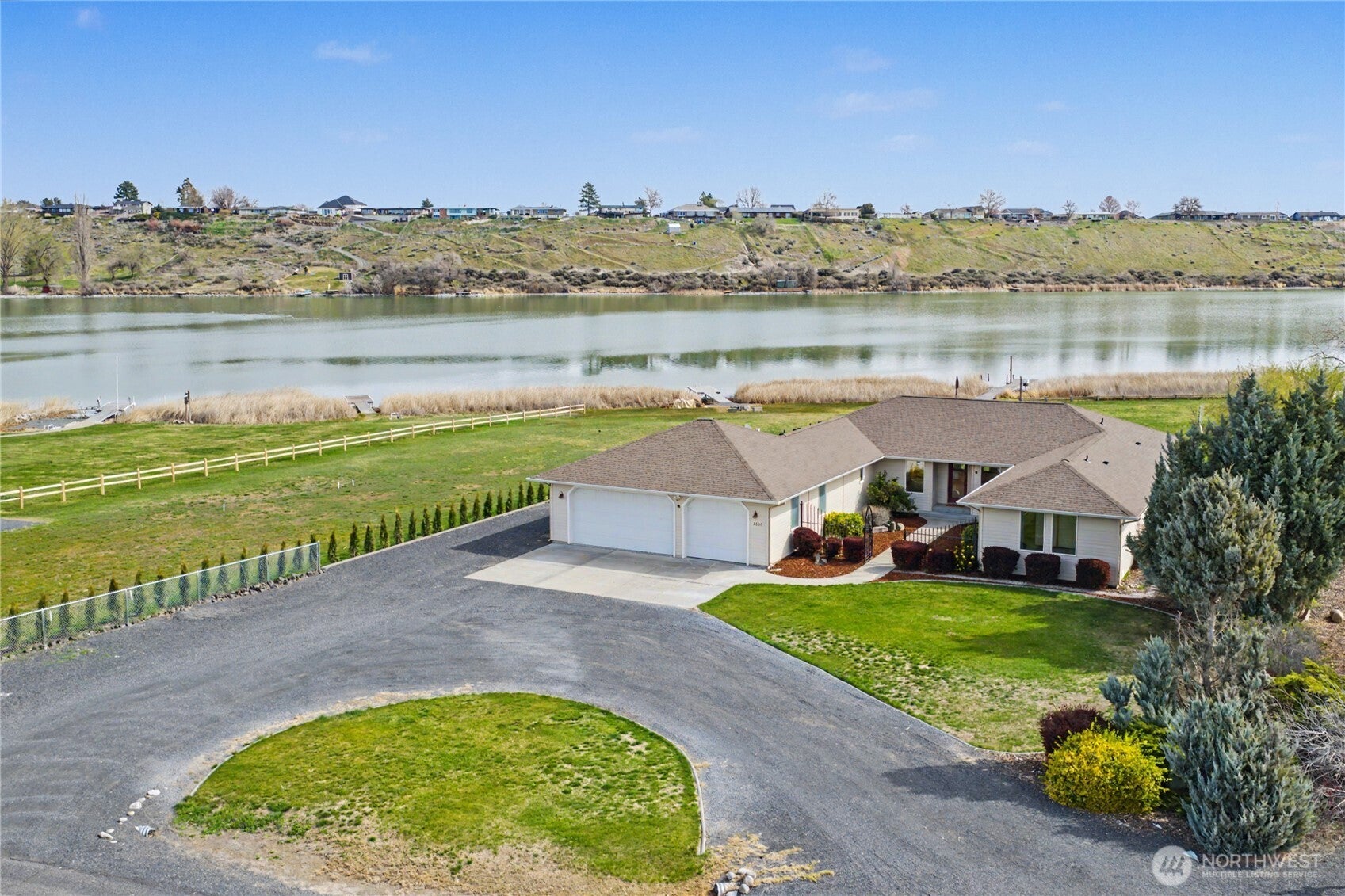 3103 NE Meadowlark Lane — photo