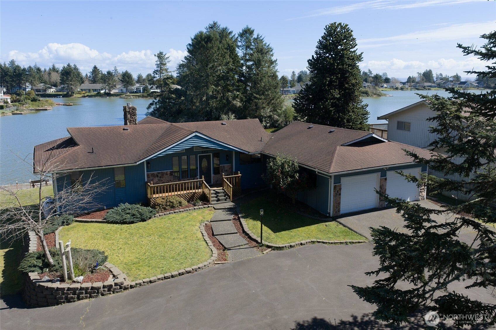 442 Mud Hen Loop SE — photo