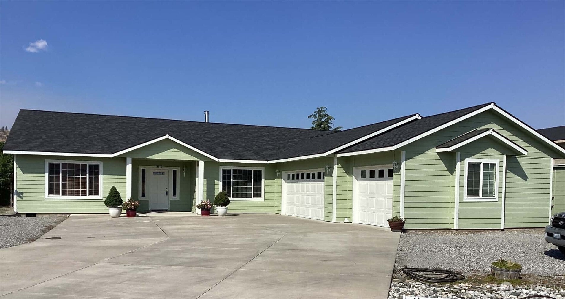 1010 Crest Loop — photo