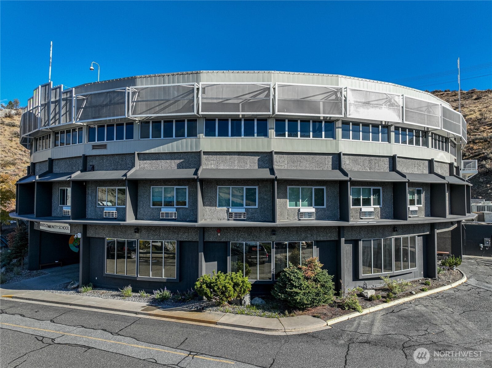 503 E Highland Avenue 218 — photo