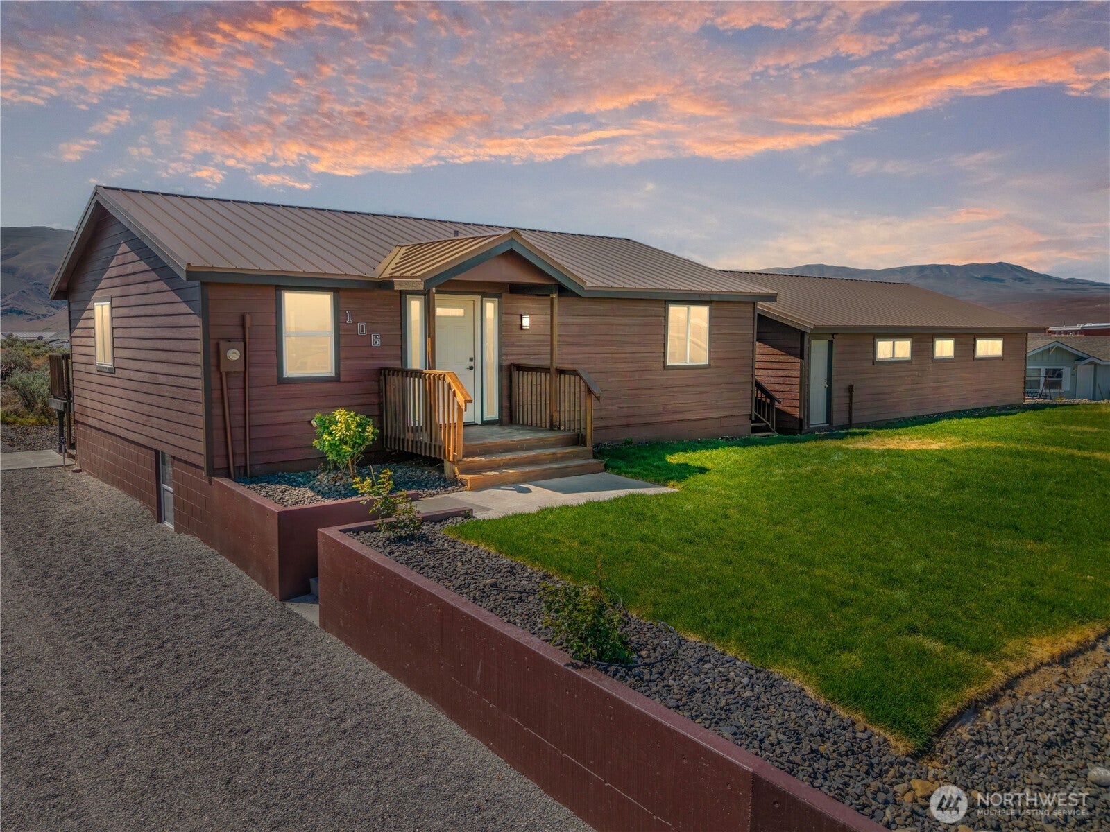 106 SW Yucca Place — photo