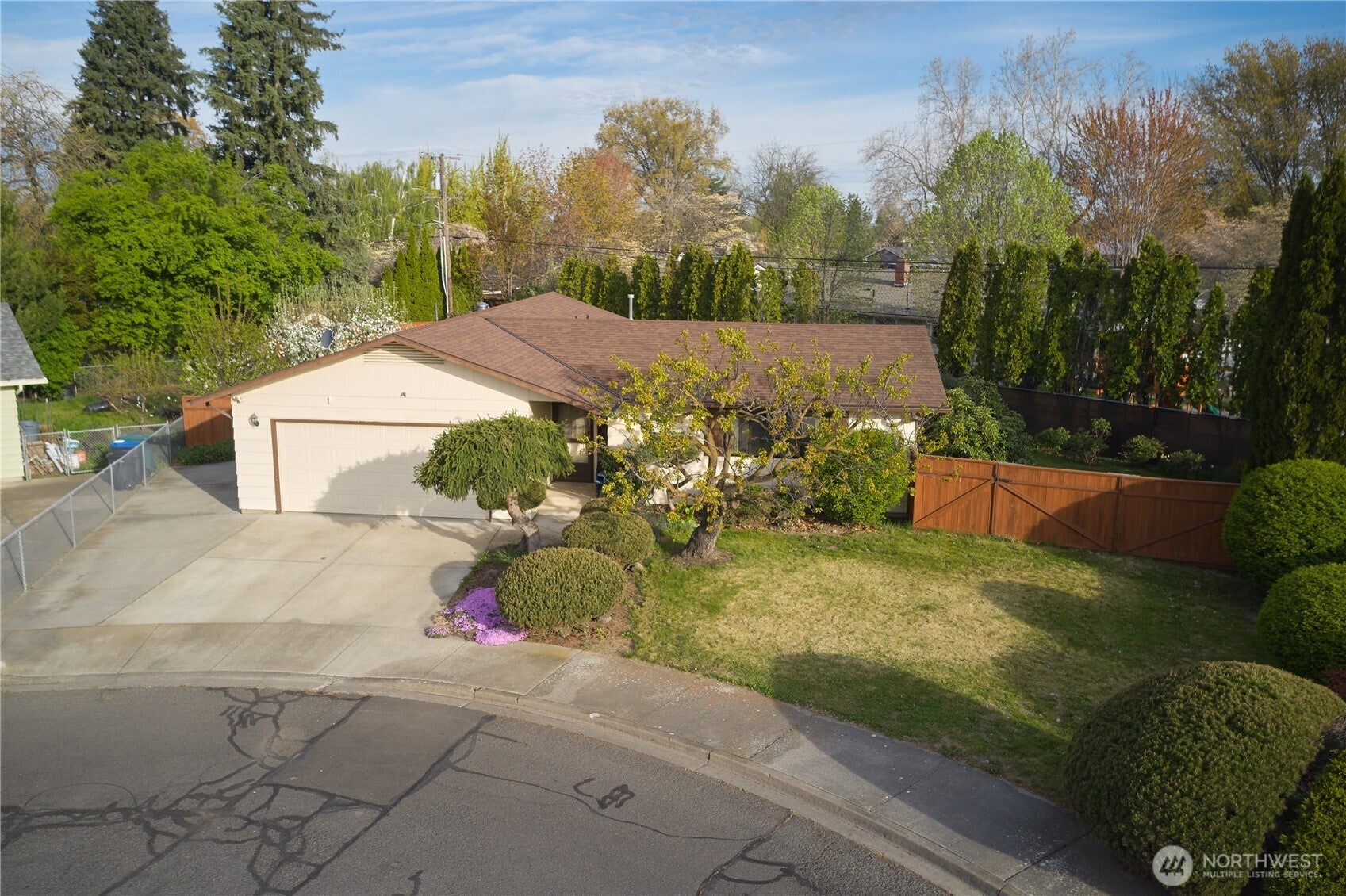 863 Dow Drive — photo