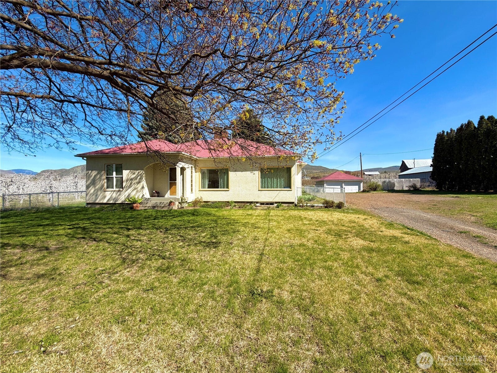 31644 Hwy 97 — photo