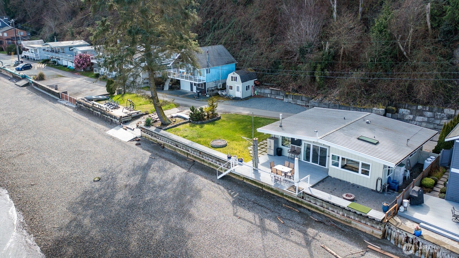 3187 Shoreline Drive — photo