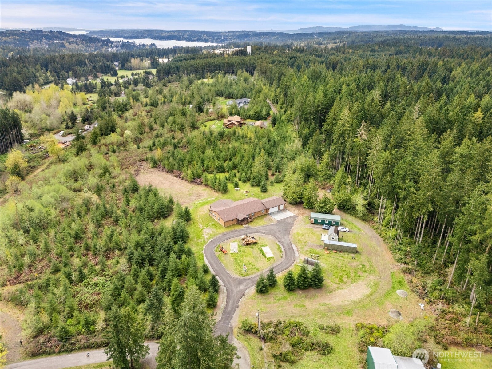 437 NW Equestrian Drive — photo