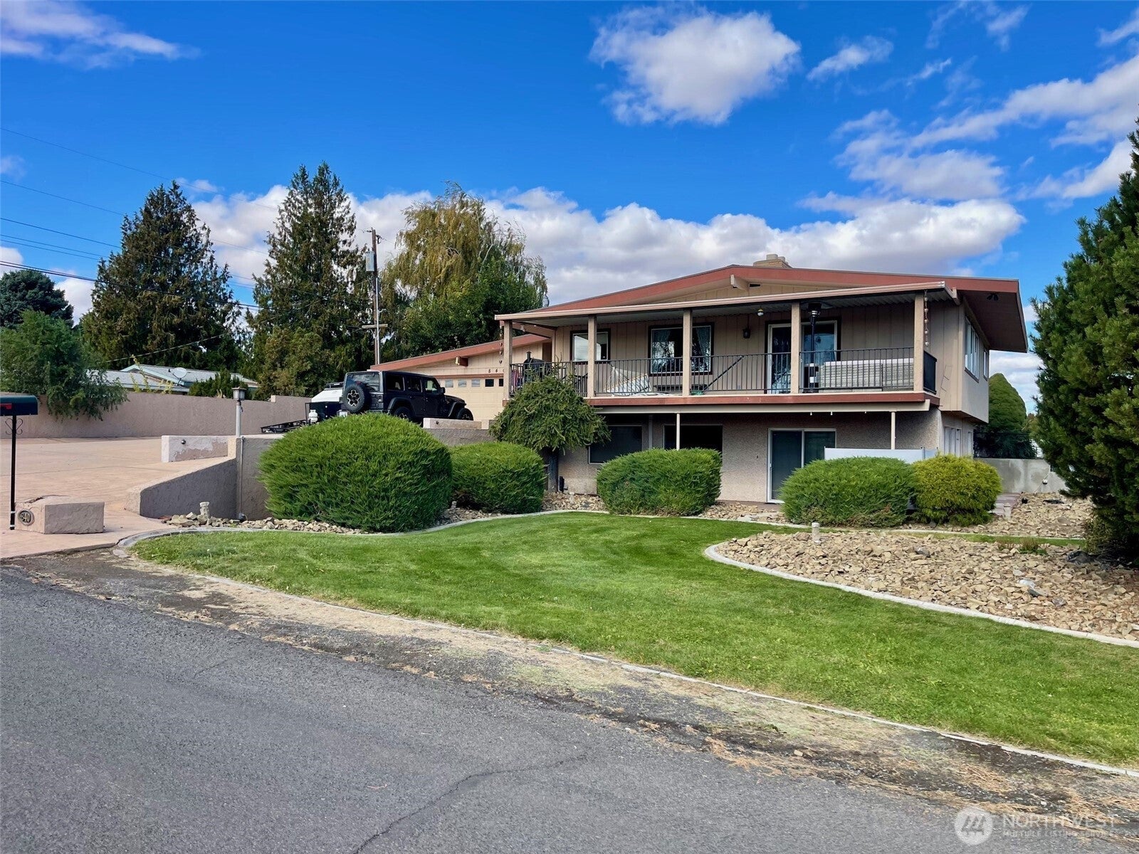 840 Braeburn Place NW — photo