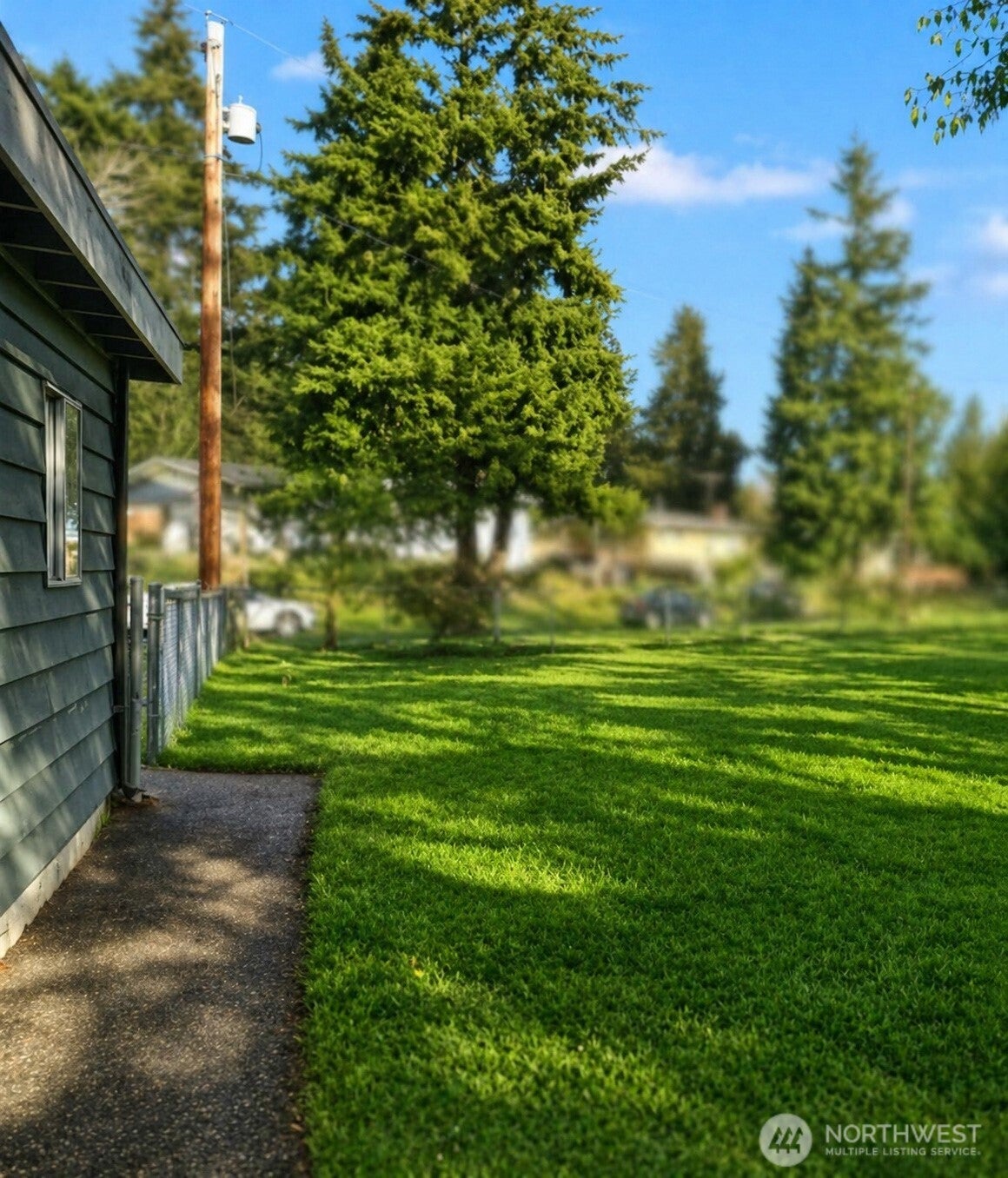 Home in Lynnwood, WA 98036 — photo 2