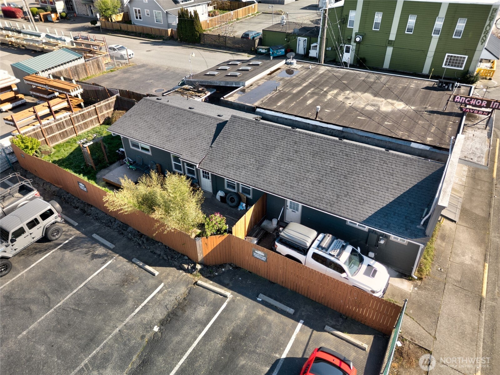 1917 Commercial Avenue — photo