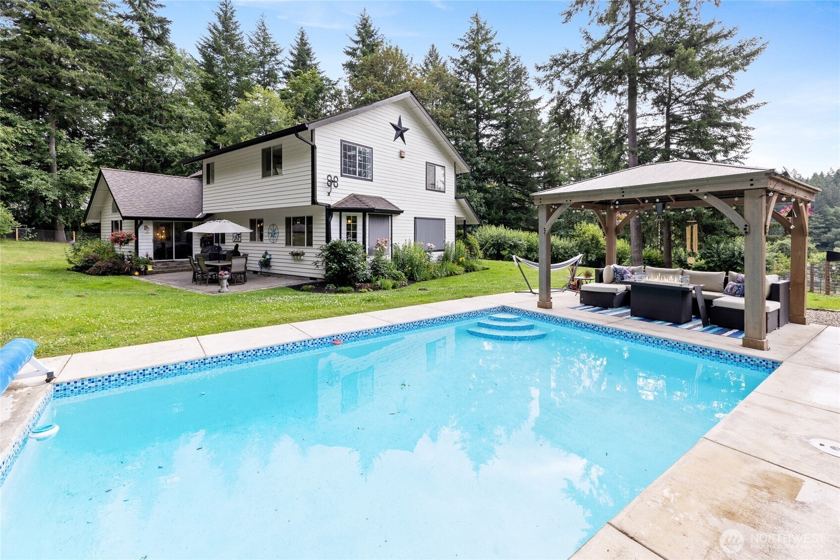 3594 Salmonberry Drive SE — photo