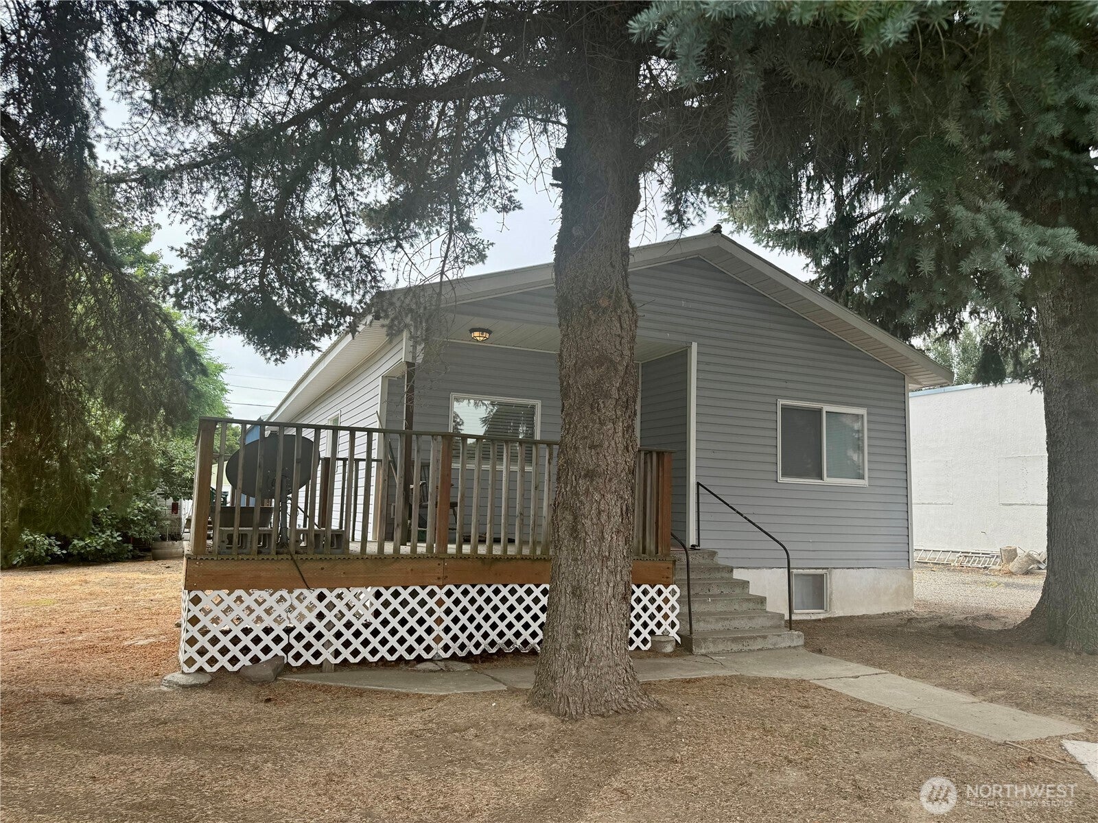 211 W Main Street — photo