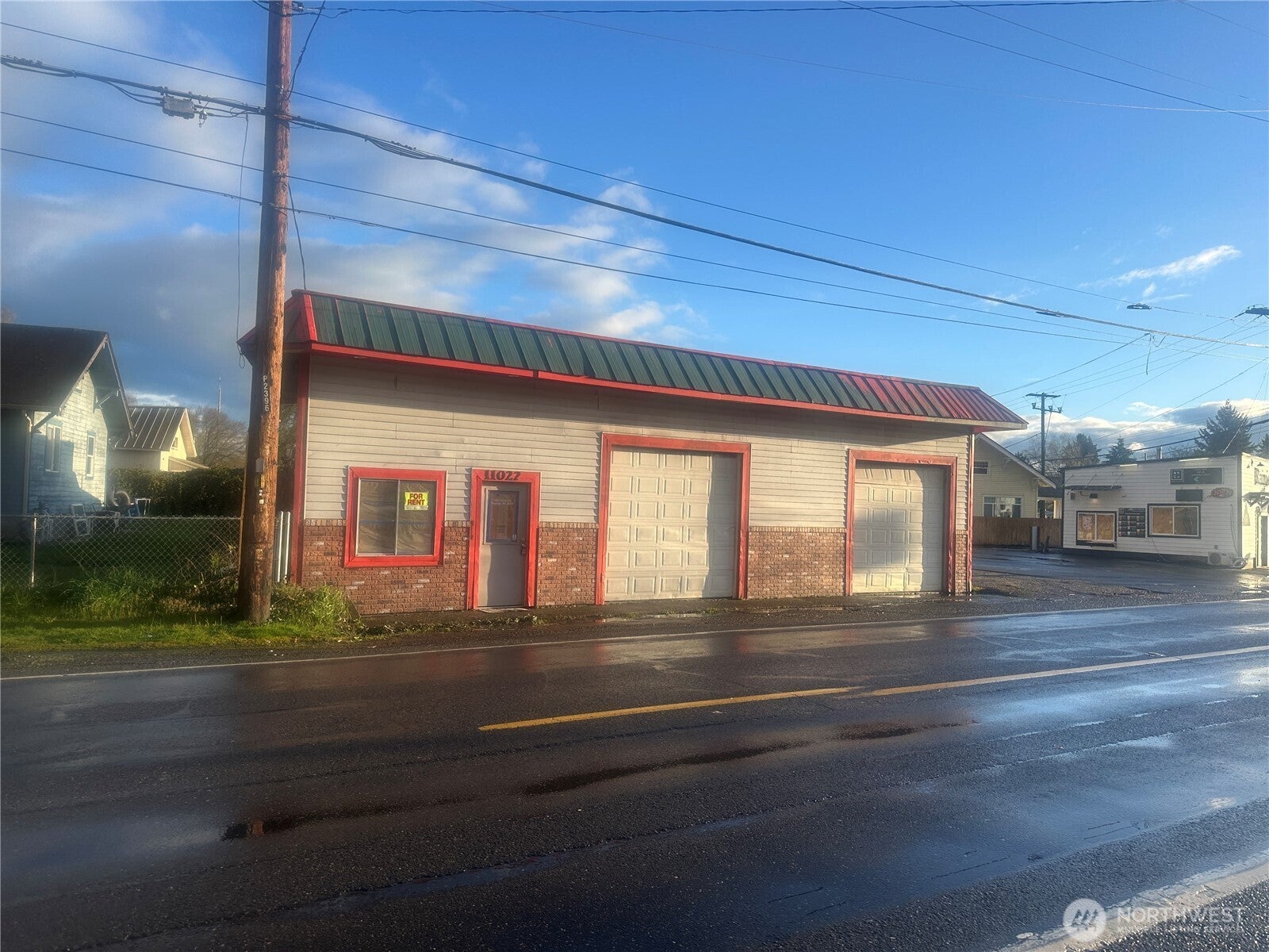 11022 Valley Avenue E — photo