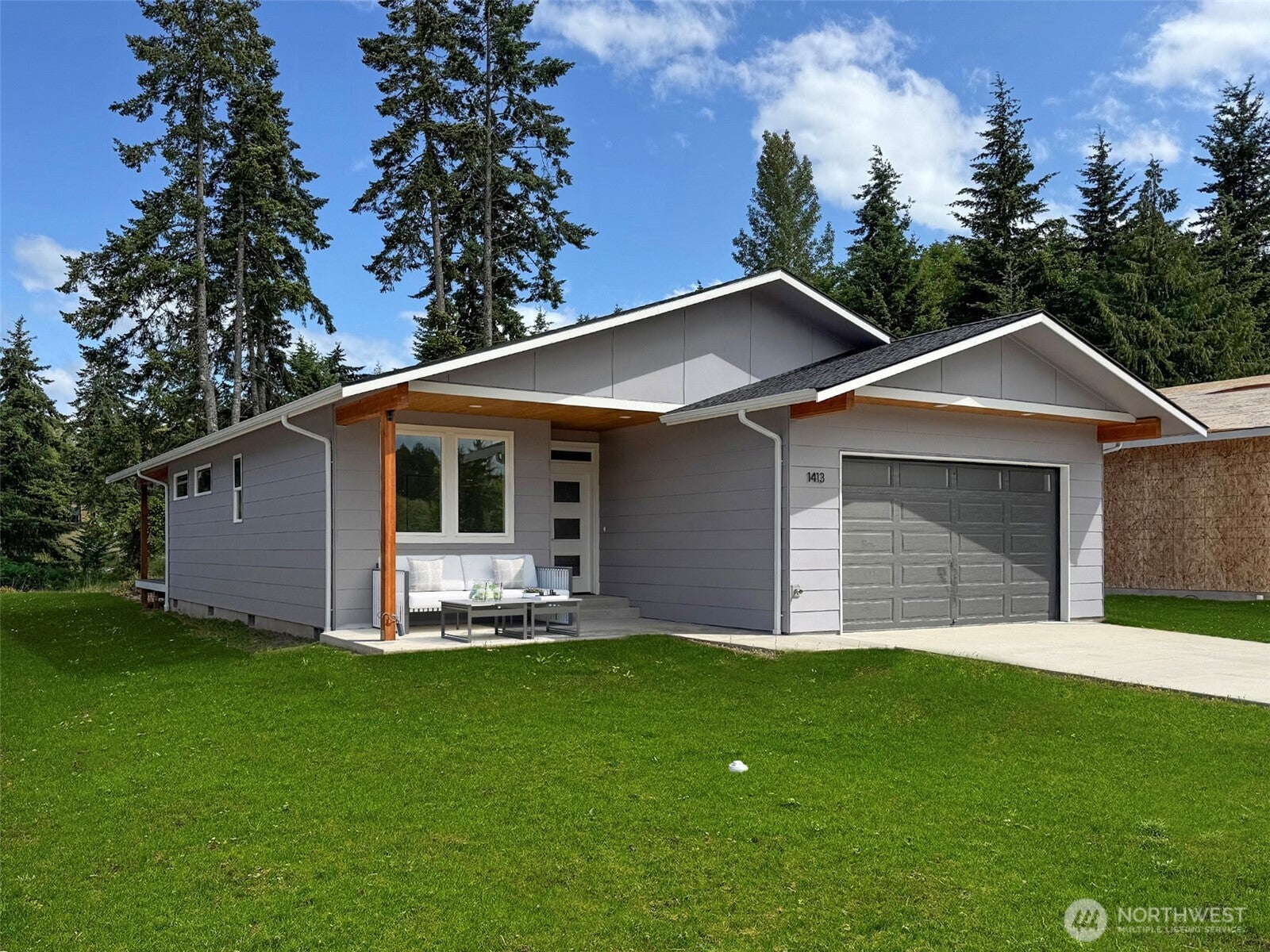 1413 Discovery Loop — photo