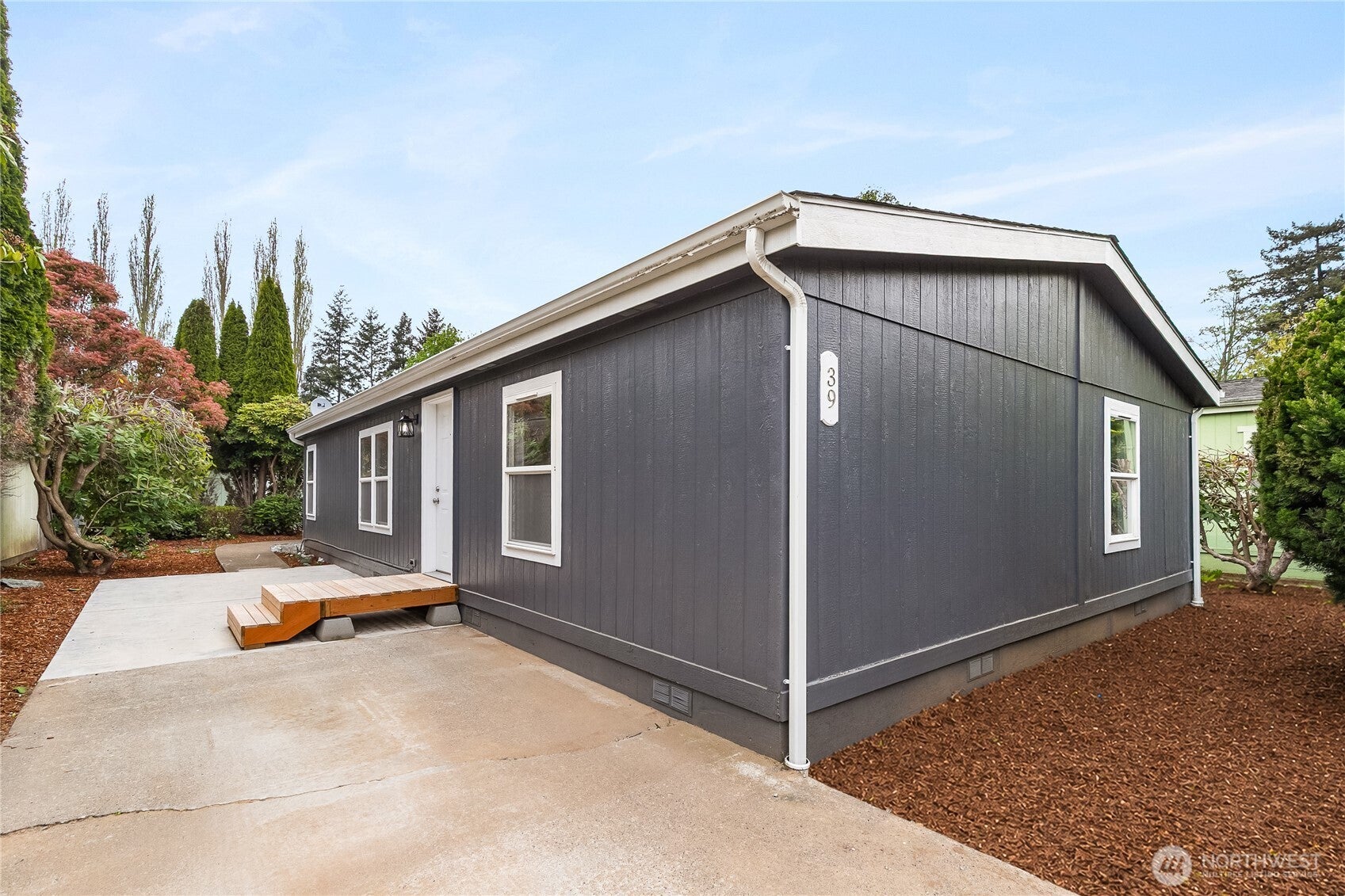 2350 Douglas Road 39 — photo