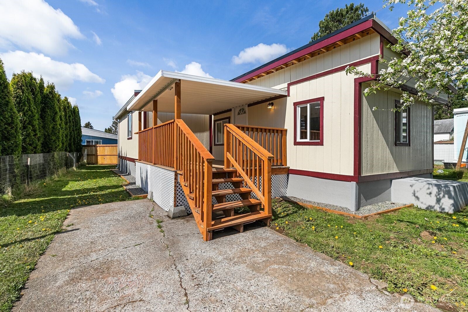 2392 Douglas Road 19 — photo