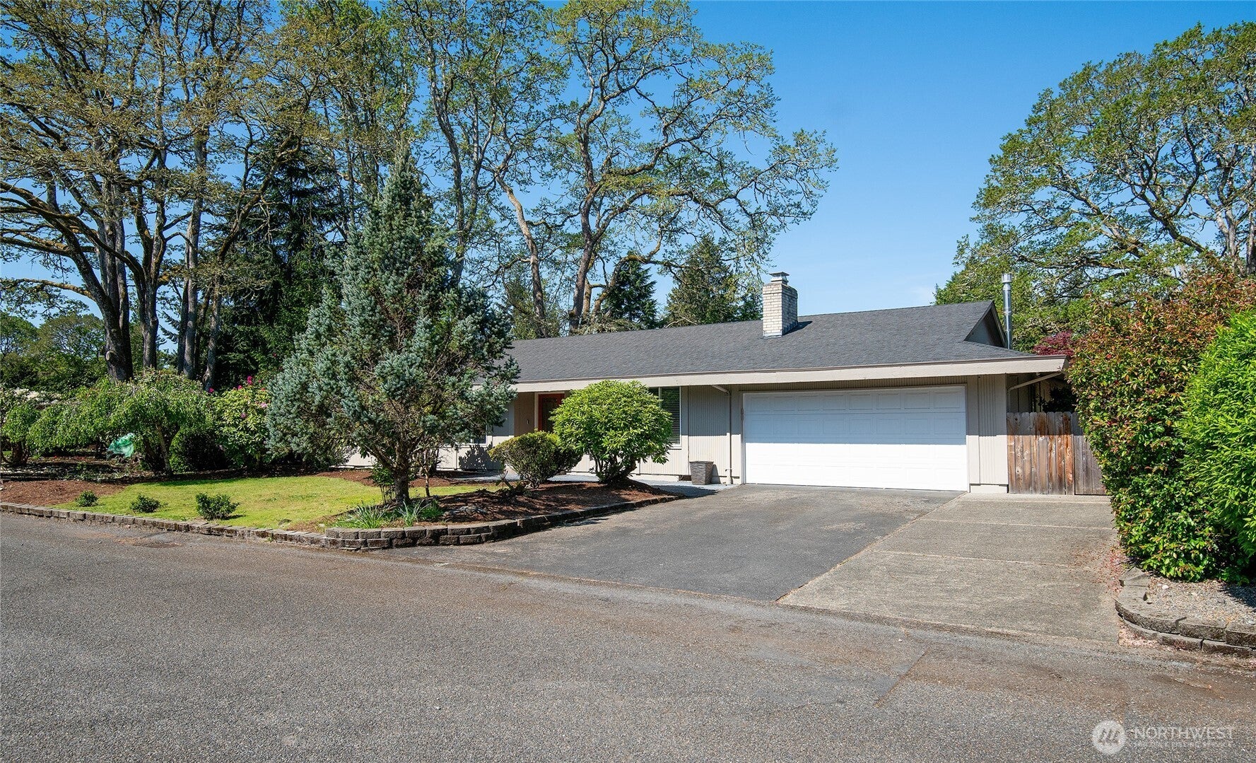 8001 Sapphire Drive SW — photo