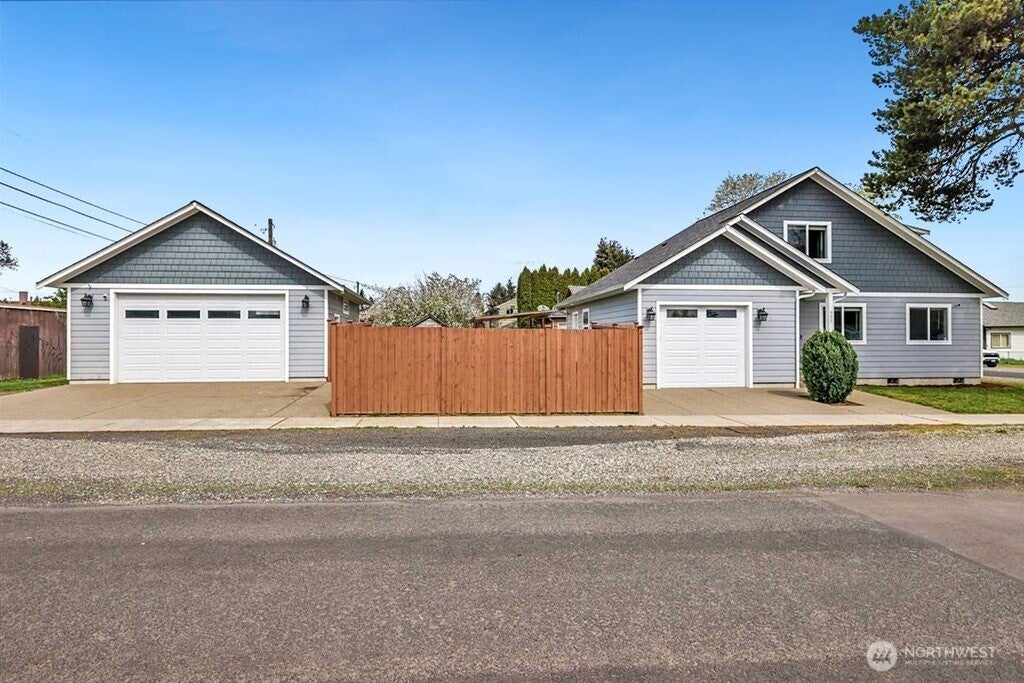 903 Atherton Street — photo
