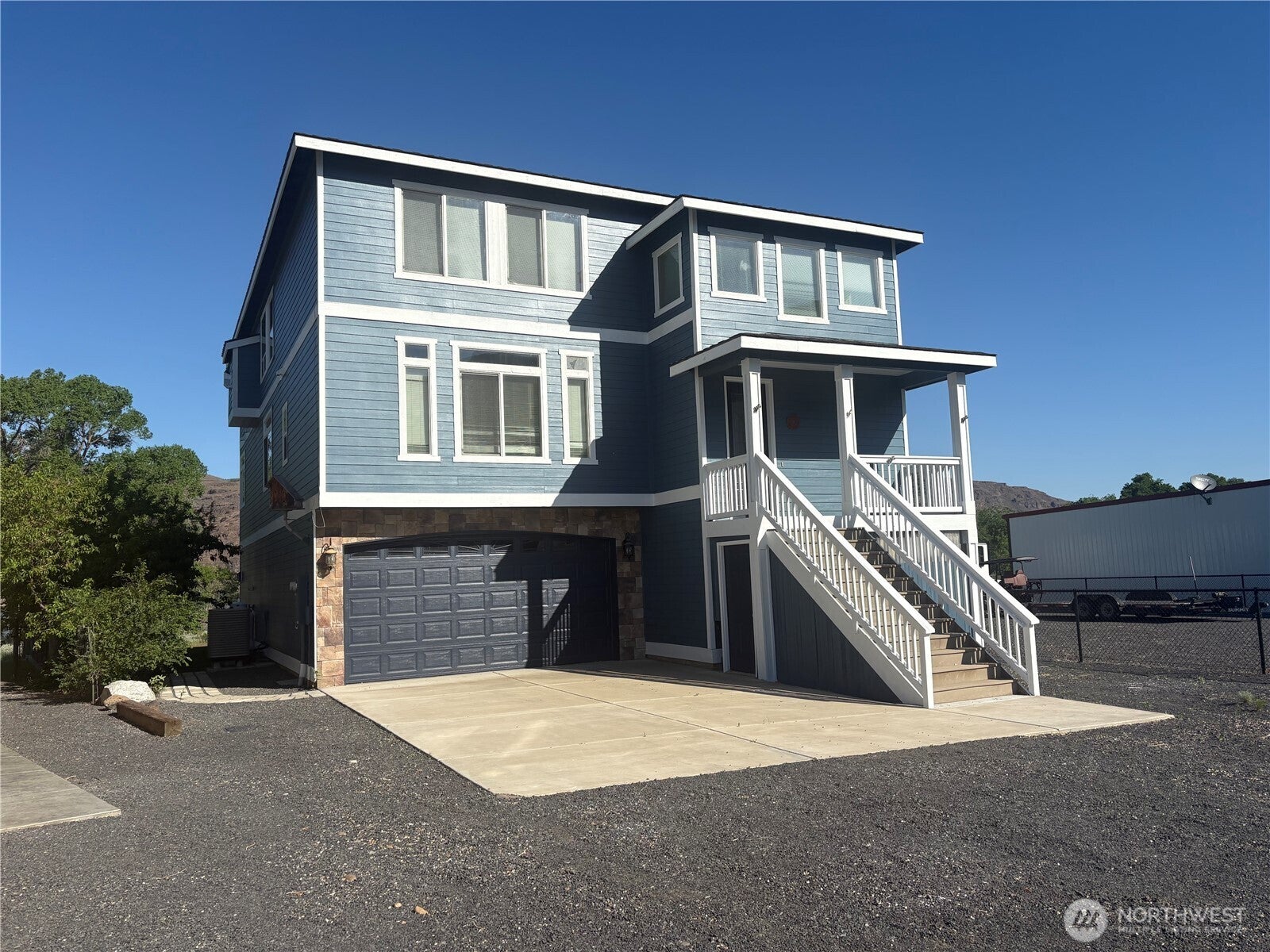 582 River Drive SW — photo