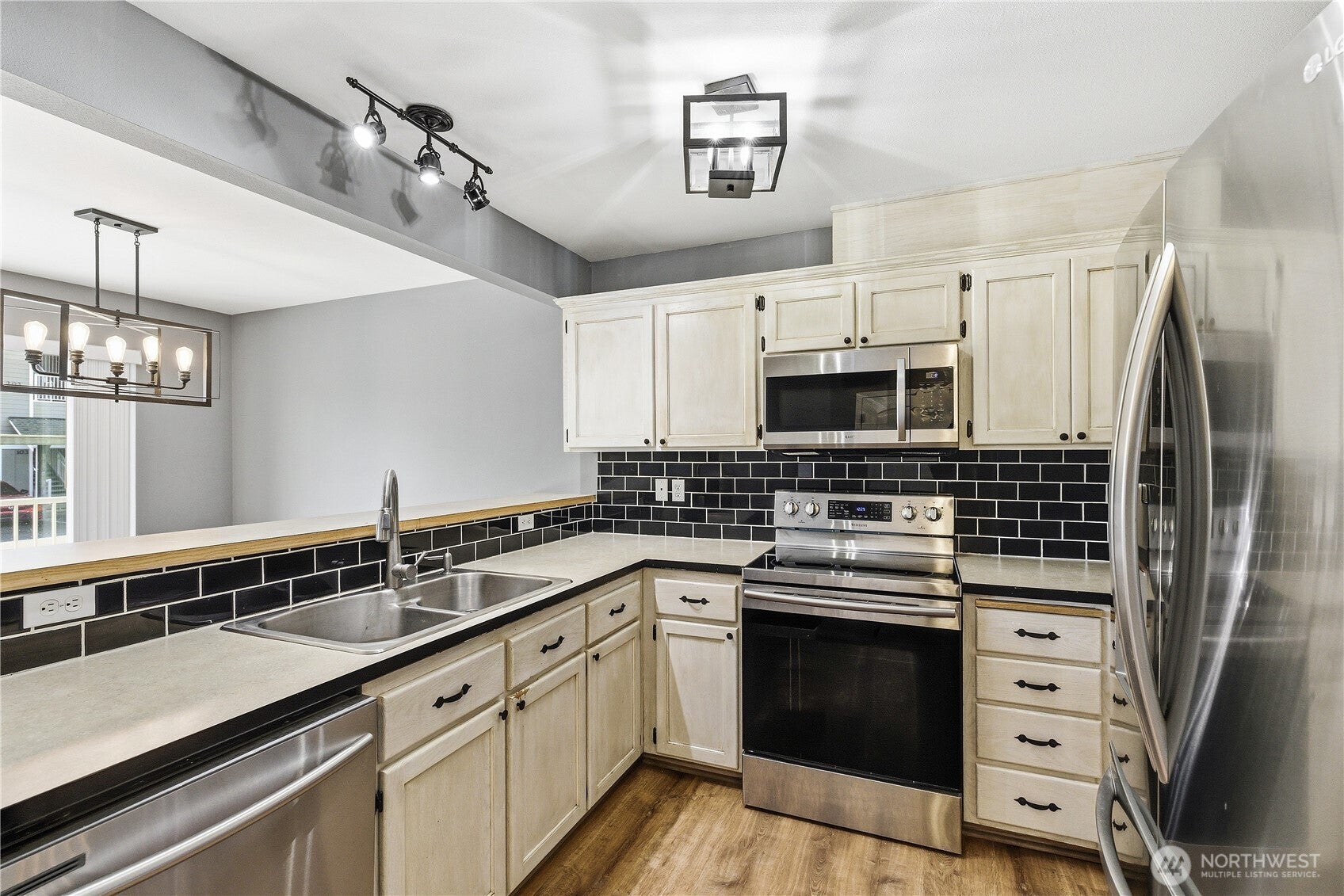 1670 SW Mulberry Street B201 — photo
