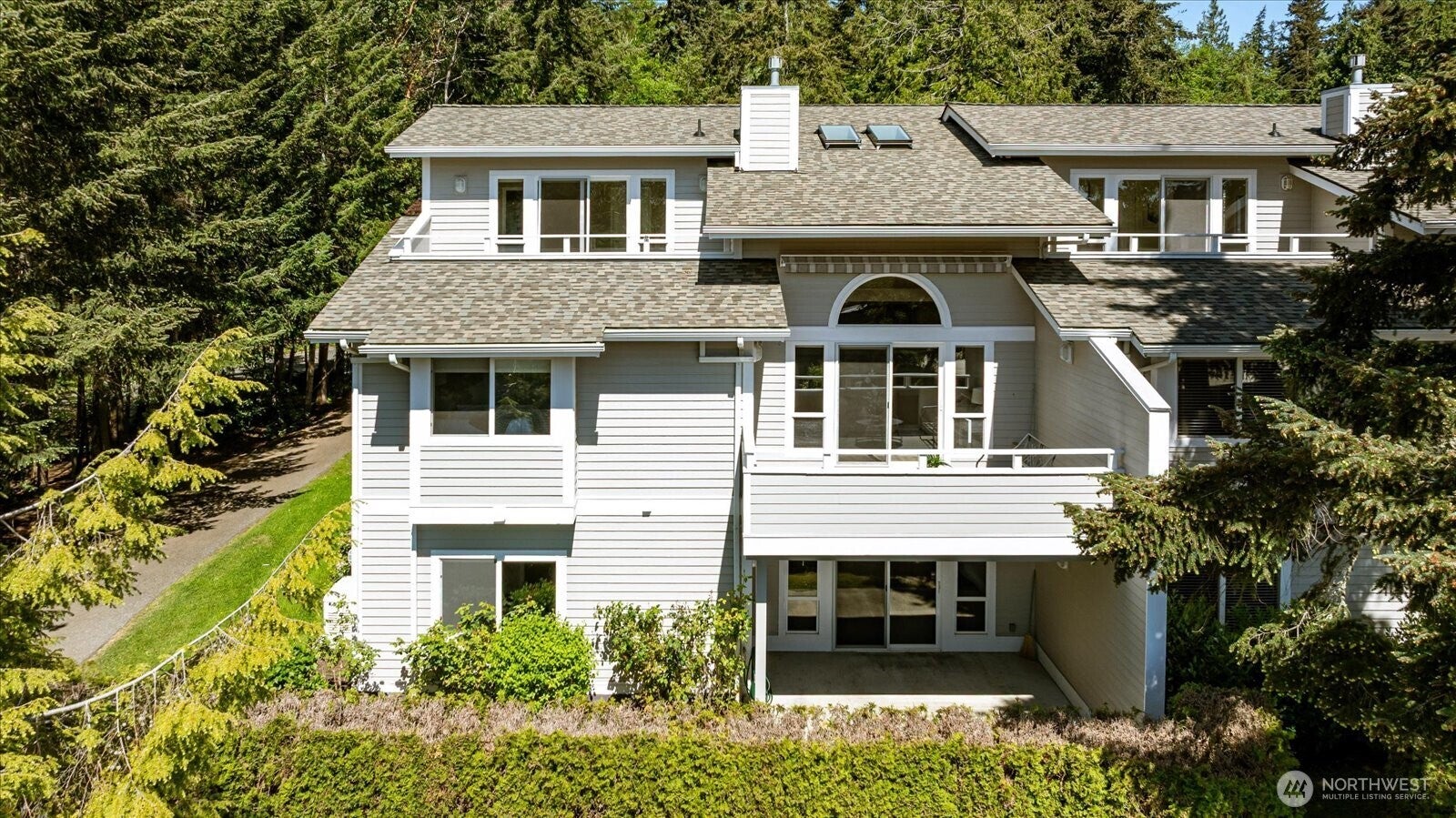 5653 Useless Bay Avenue 603 — photo