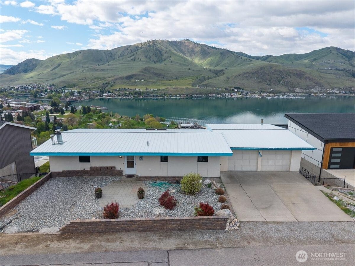 820 W Golf Course Drive — photo