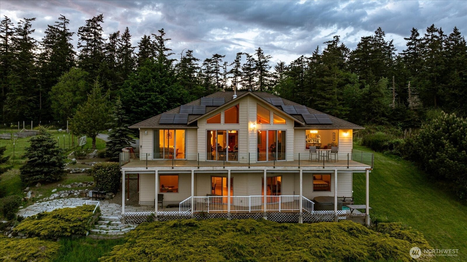 2364 Strawberry Point Road — photo
