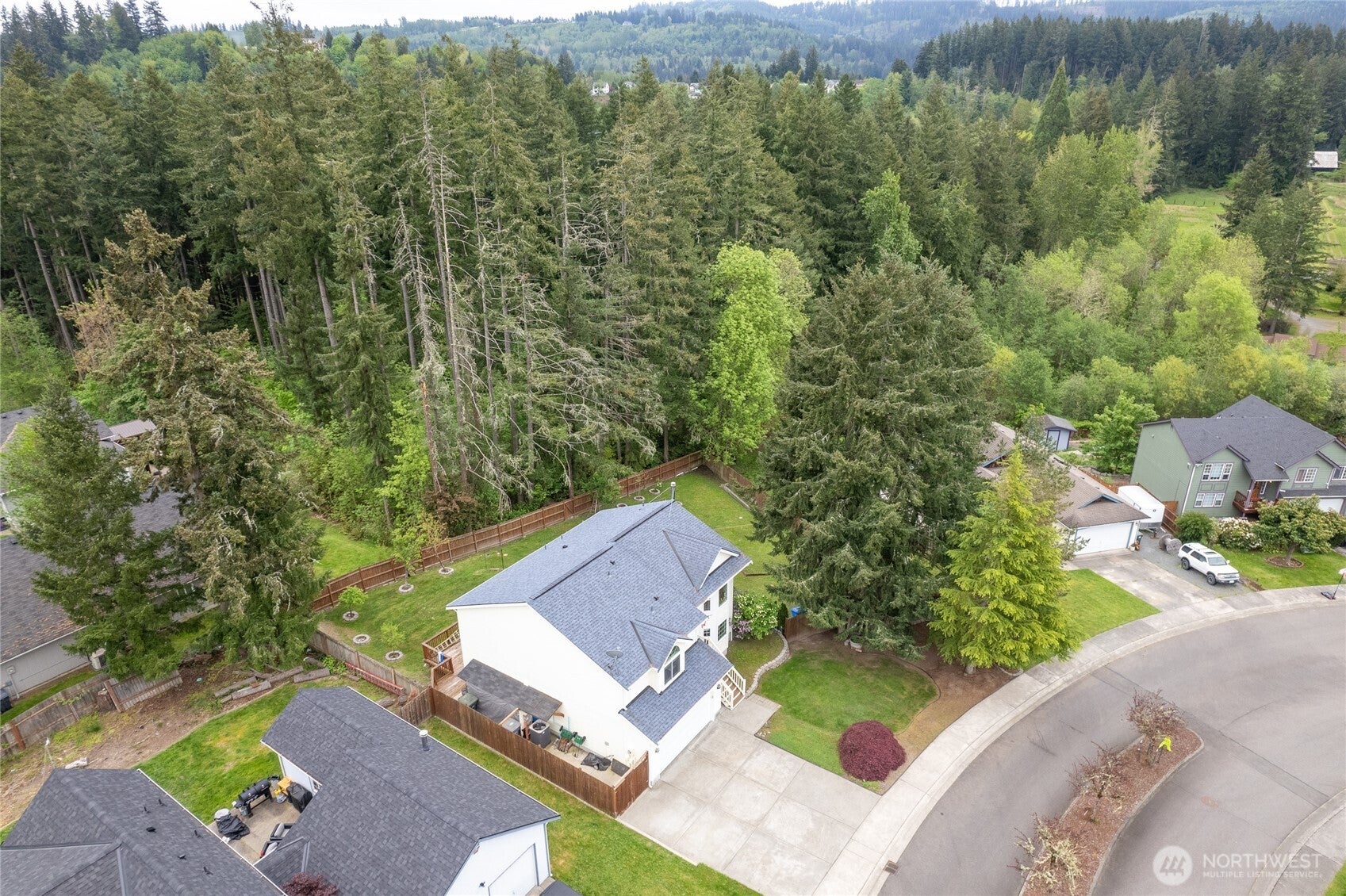 921 Erin Lane W — photo